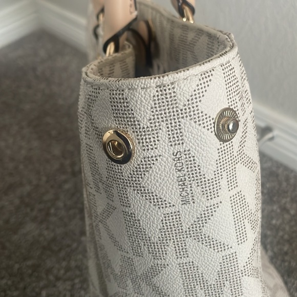 Michael Kors Bag - Picture 3 of 8